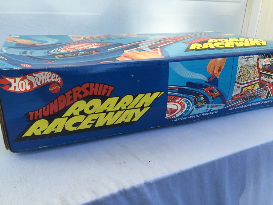 Hot Wheels Thundershift Roarin' Raceway With Two Hot Wheel Cars Mattel New In Box Vintage 1978 [Photo 9]