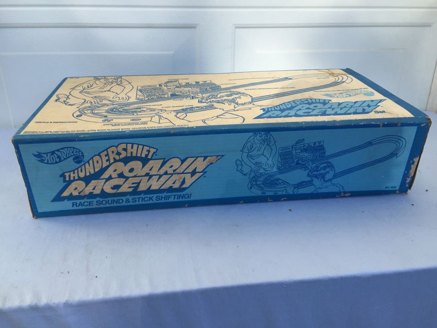 Hot Wheels Thundershift Roarin' Raceway With Two Hot Wheel Cars Mattel New In Box Vintage 1978 [Photo 6]