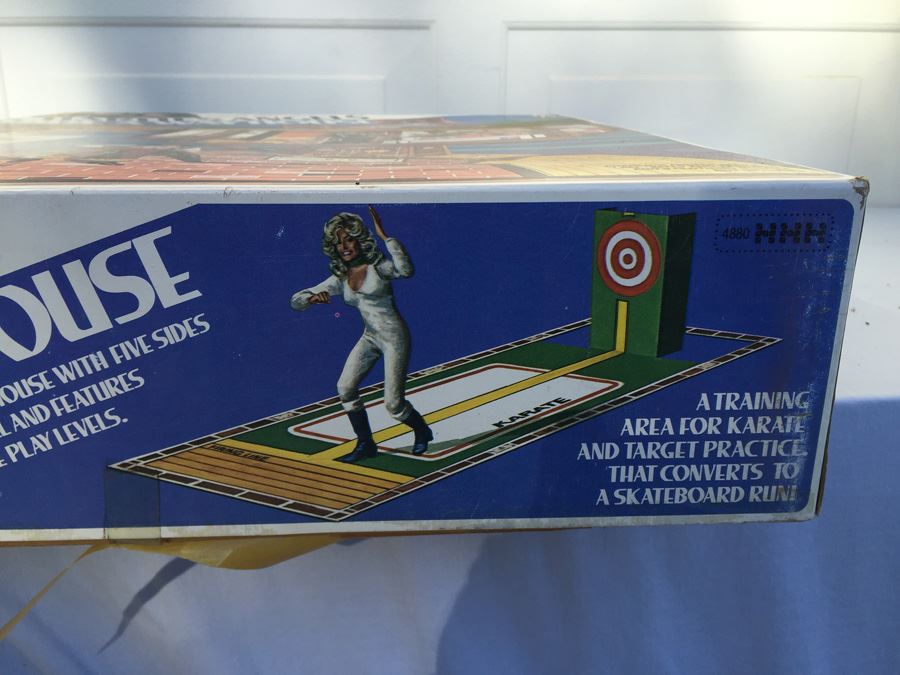 Charlie's Angels Hide-A-Way House Hasbro New In Box Vintage 1977 [Photo 2]