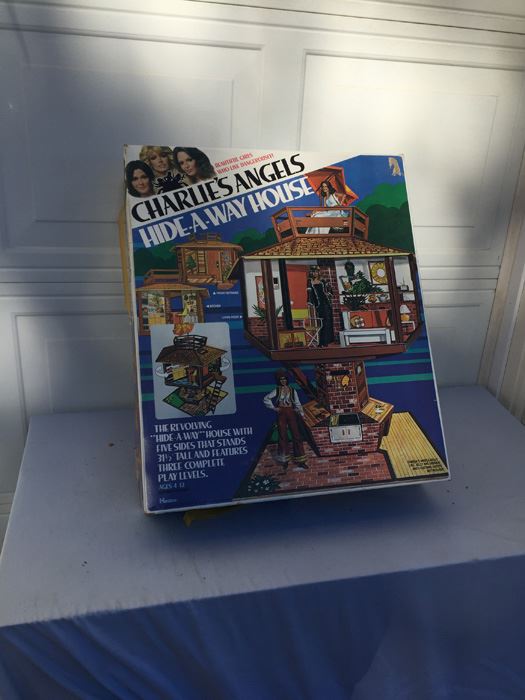 Charlie's Angels Hide-A-Way House Hasbro New In Box Vintage 1977 [Photo 1]