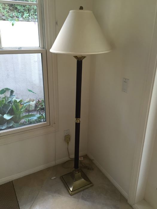 Floor Lamp [Photo 1]
