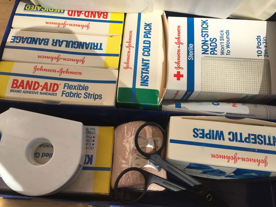 Metal First Aid Kit [Photo 3]