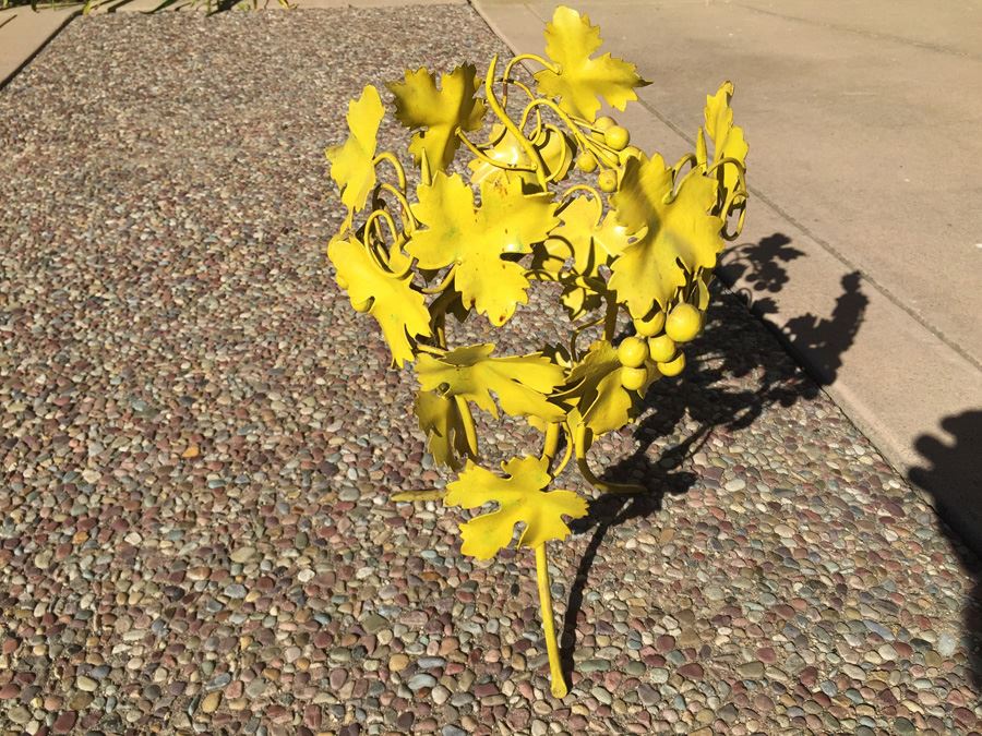Vintage Metal Yellow Grape Vine Pot Holder [Photo 1]