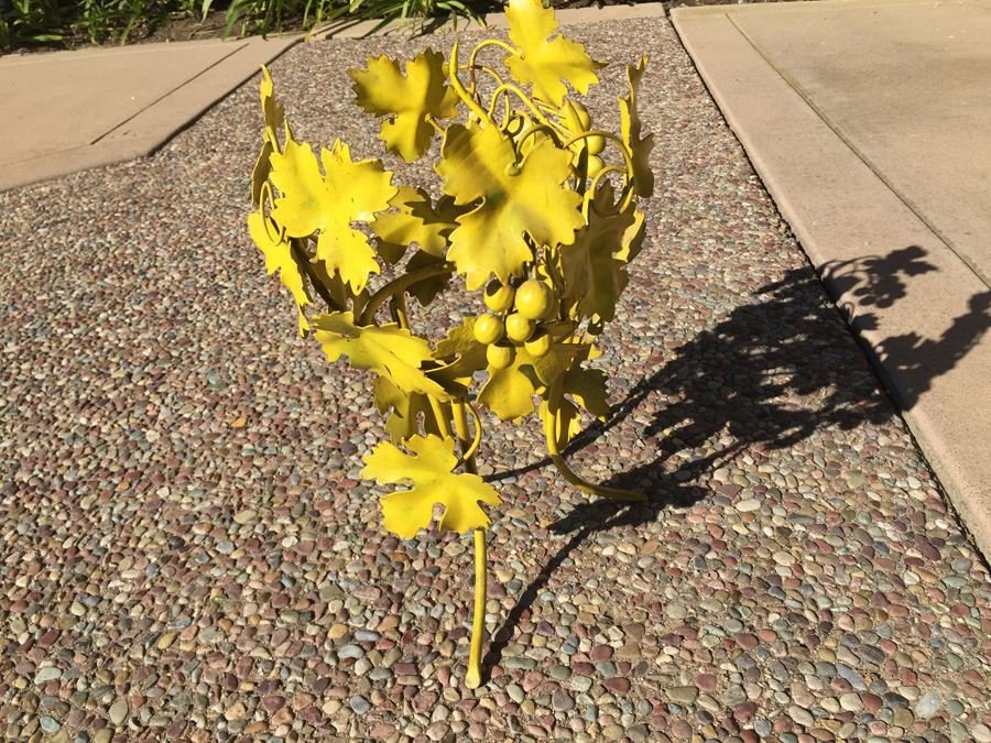 Vintage Metal Yellow Grape Vine Pot Holder [Photo 2]