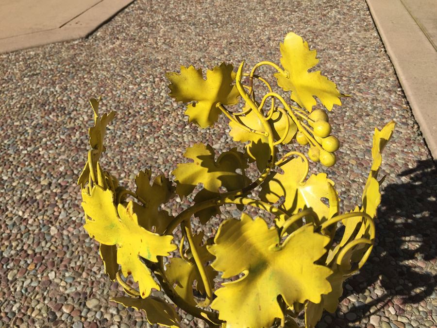Vintage Metal Yellow Grape Vine Pot Holder [Photo 6]