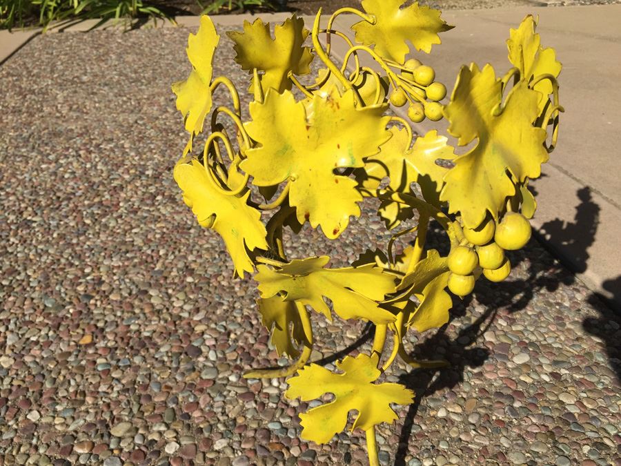 Vintage Metal Yellow Grape Vine Pot Holder [Photo 4]