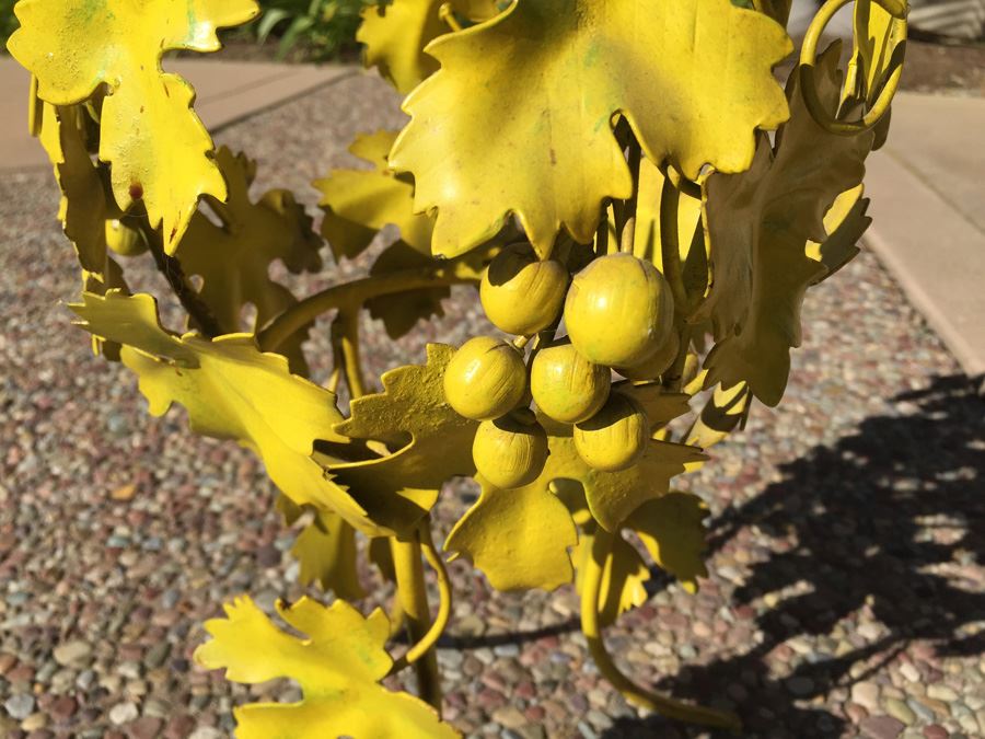 Vintage Metal Yellow Grape Vine Pot Holder [Photo 3]