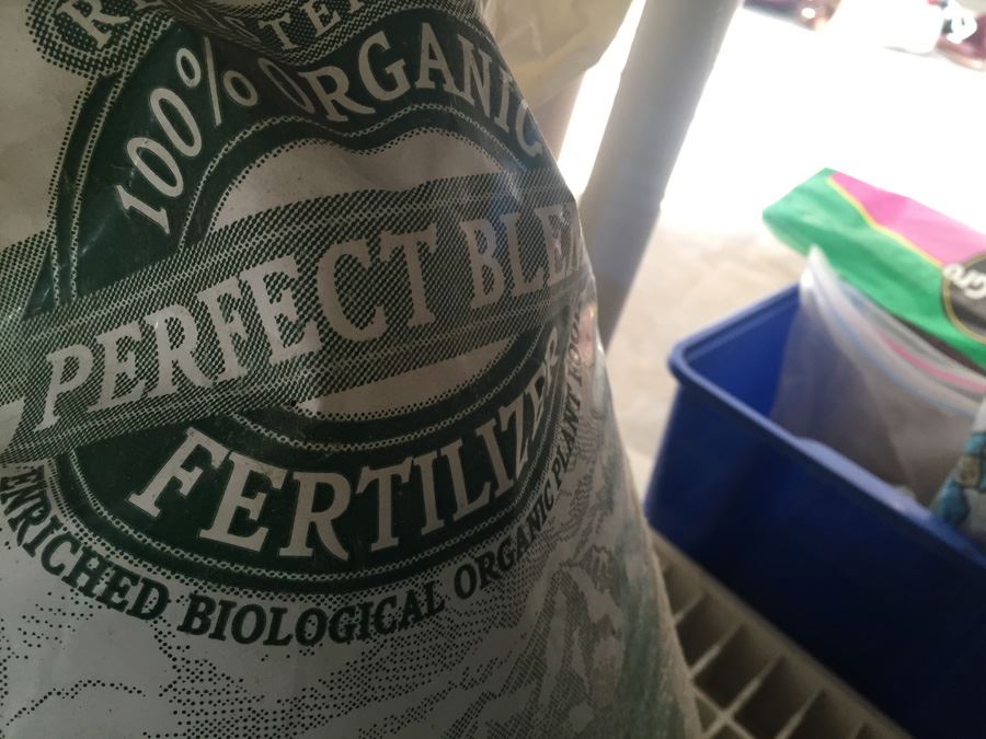 Plastic Outdoor Shelf With Gardening Equipment, Supplies And Contents [Photo 12]