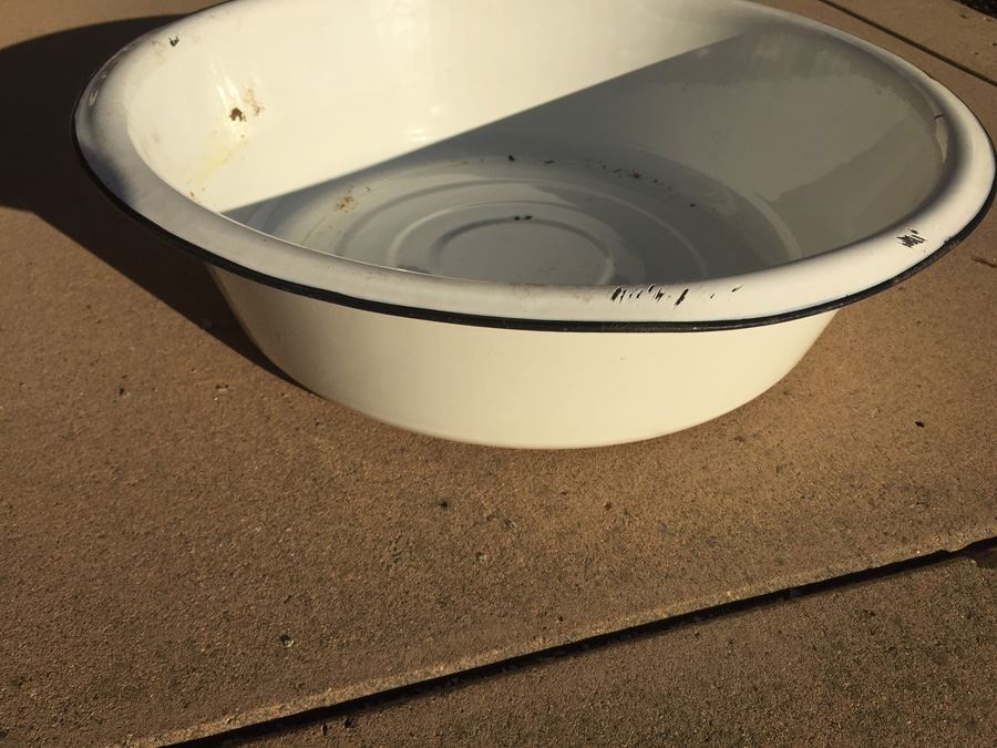 White Enamel Bowl Tub