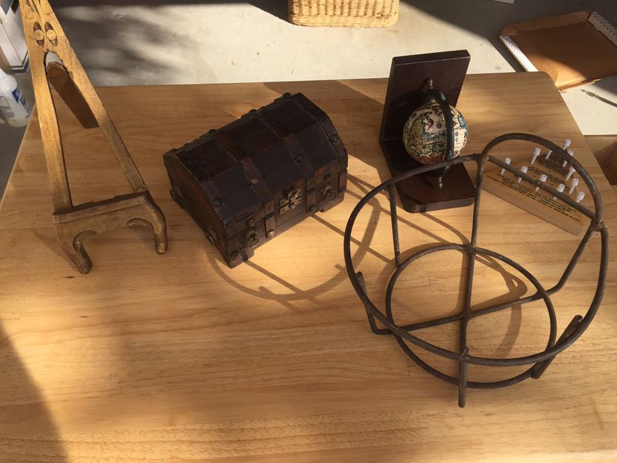 Home Decor Lot Globe Bookend Box [Photo 1]