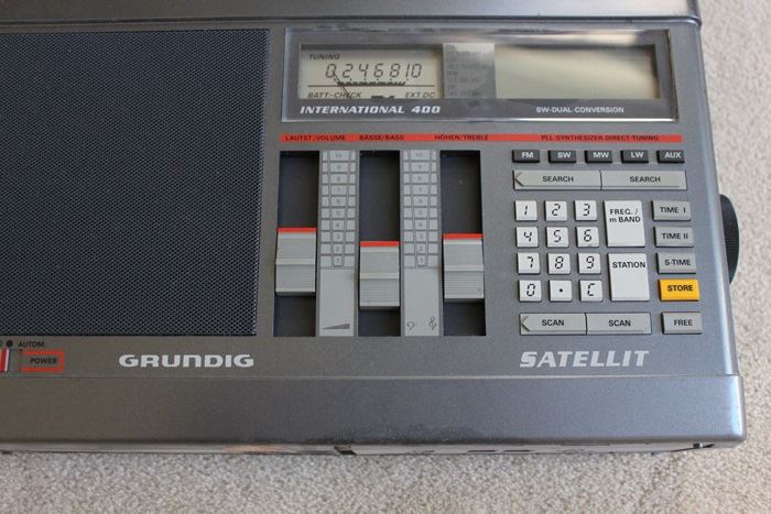 GRUNDIG International 400 Satellit Radio [Photo 2]