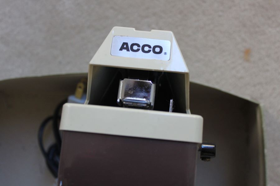 ACCO Electronic Stapler [Photo 2]