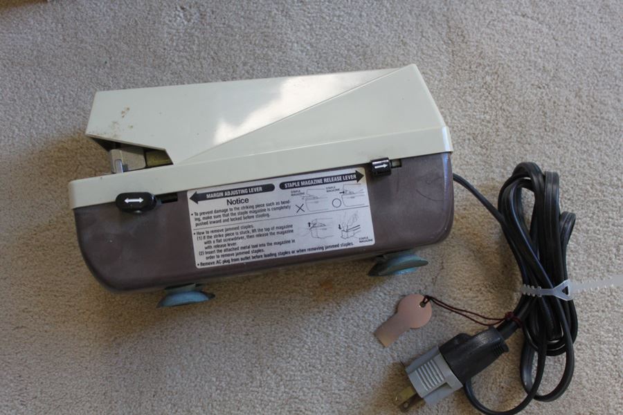 ACCO Electronic Stapler [Photo 4]