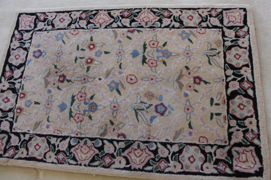 Hand Carved 100% Wool Pile 3' x 4' 6' Area Rug [Photo 4]