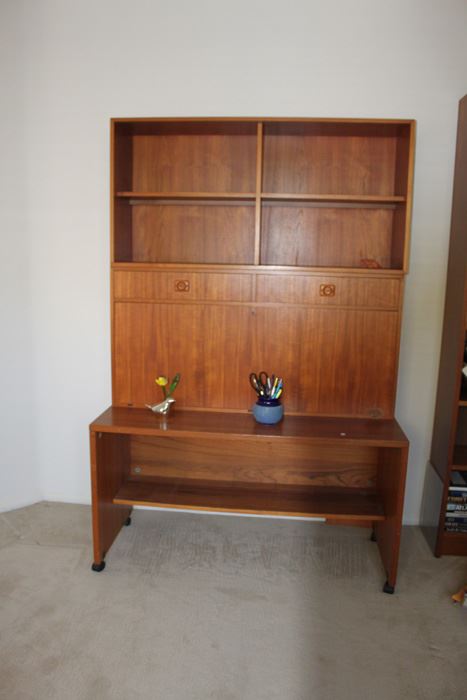 Danish Desk With Hutch Note Damage On Right In Photo Have Key