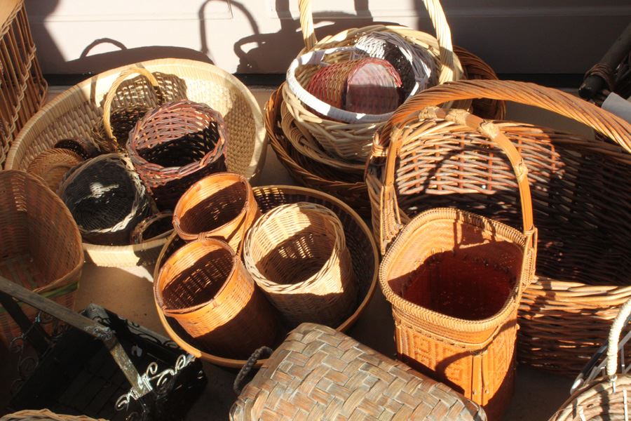 HUGE Basket Lot [Photo 9]