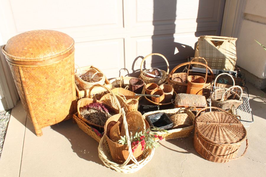 HUGE Basket Lot [Photo 2]