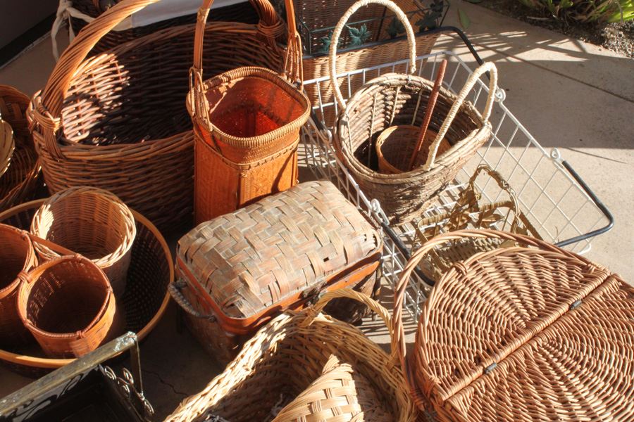 HUGE Basket Lot [Photo 6]