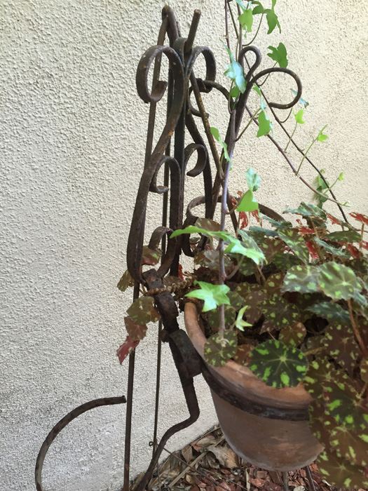 Metal Pot Stand With Potted Plant [Photo 8]