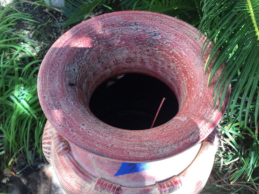 Very Large Pot With Seashell Elements [Photo 2]