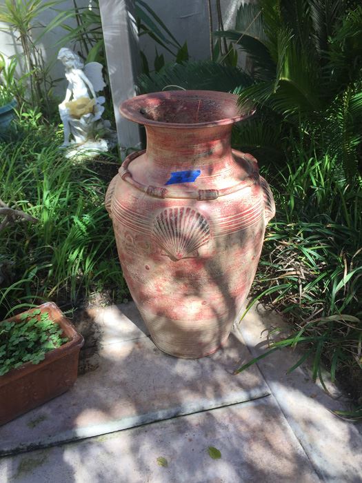 Very Large Pot With Seashell Elements [Photo 3]