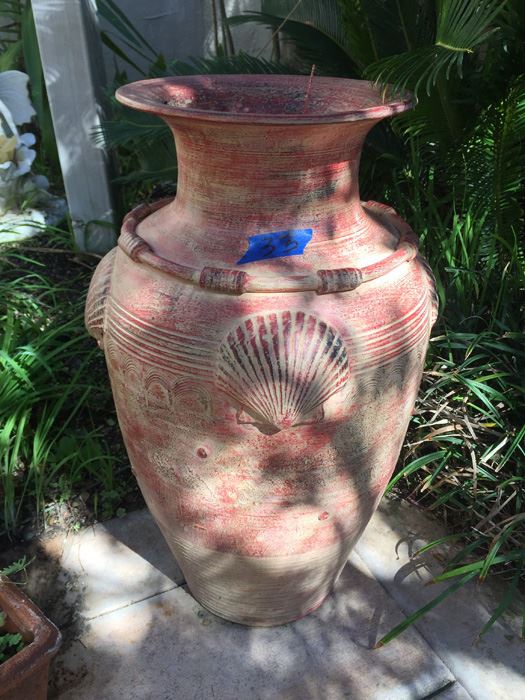 Very Large Pot With Seashell Elements [Photo 4]