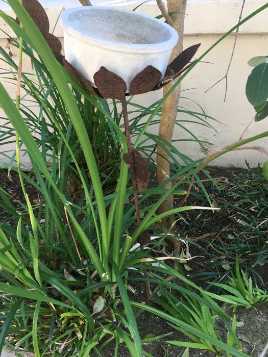 Metal Pot Stand With Pot [Photo 3]