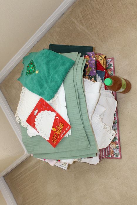 Tablecloth And Mat Lot [Photo 4]