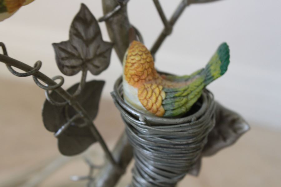 Metal Bird Table Lamp [Photo 2]