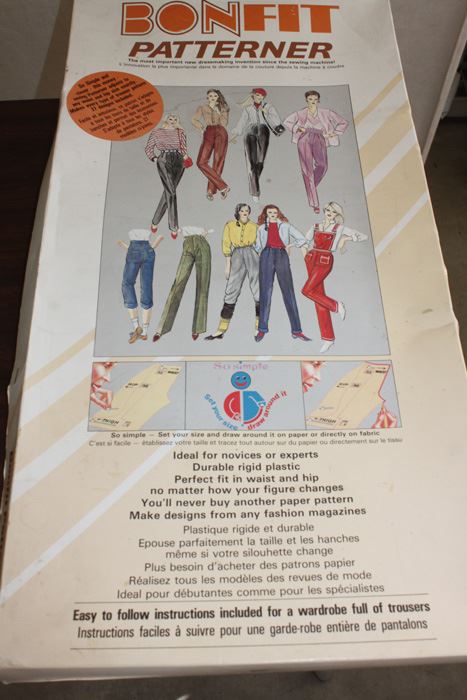 Singer Sewing Machine Model 6212C With Table And Patterner Kit [Photo 3]