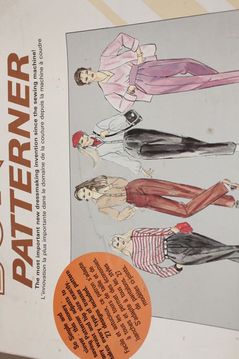 Singer Sewing Machine Model 6212C With Table And Patterner Kit [Photo 5]