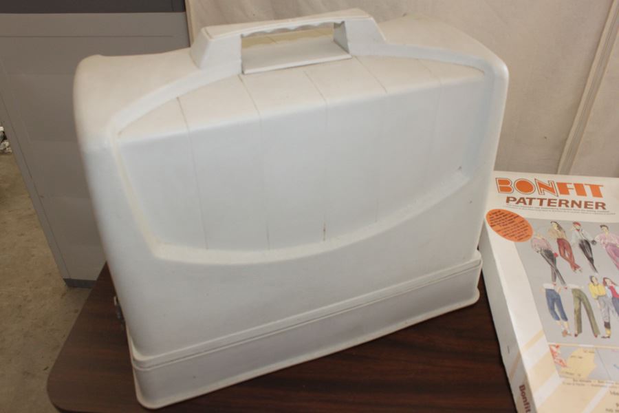 Singer Sewing Machine Model 6212C With Table And Patterner Kit [Photo 7]