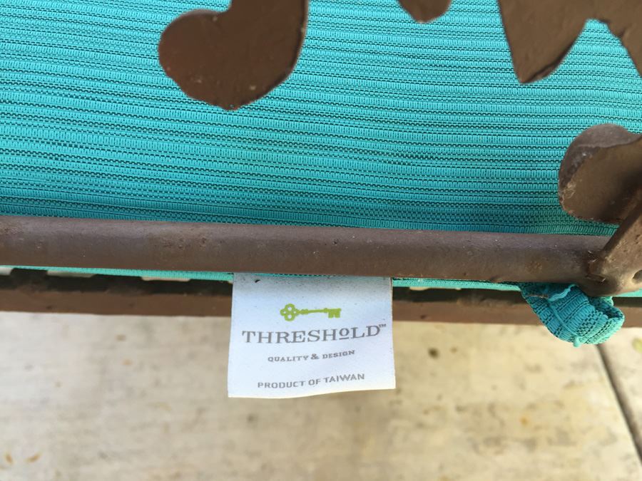 Outdoor Patio Table With Four Chairs And Umbrella [Photo 4]