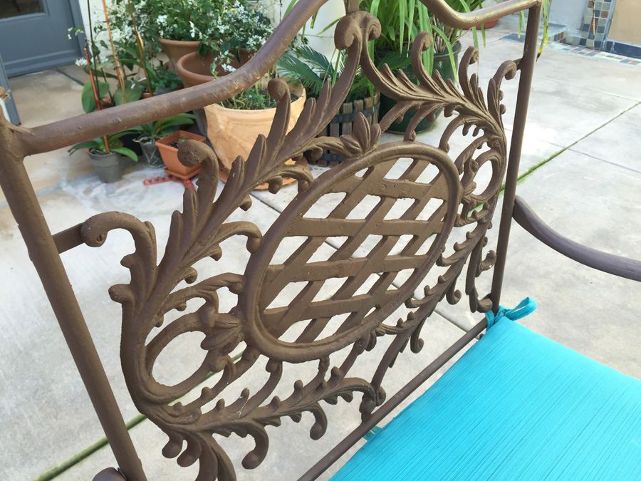 Outdoor Patio Table With Four Chairs And Umbrella [Photo 9]