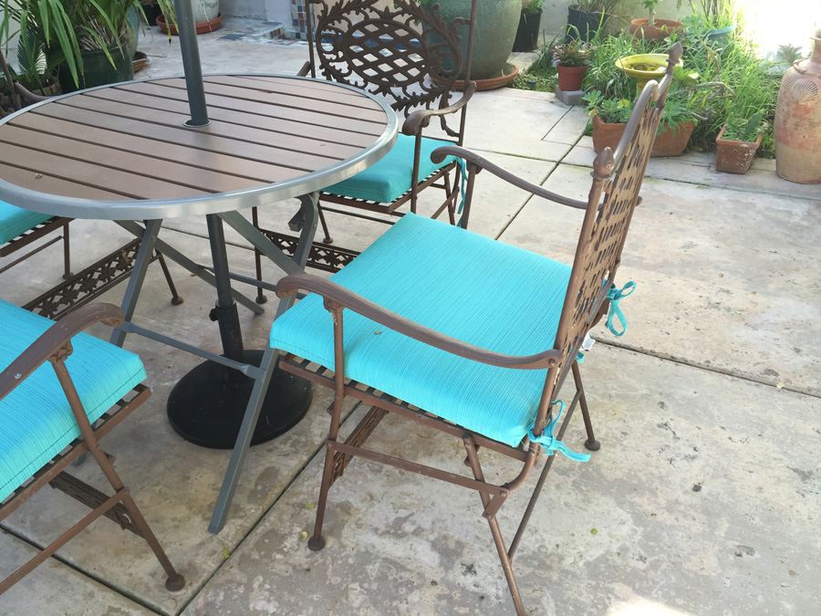 Outdoor Patio Table With Four Chairs And Umbrella [Photo 6]