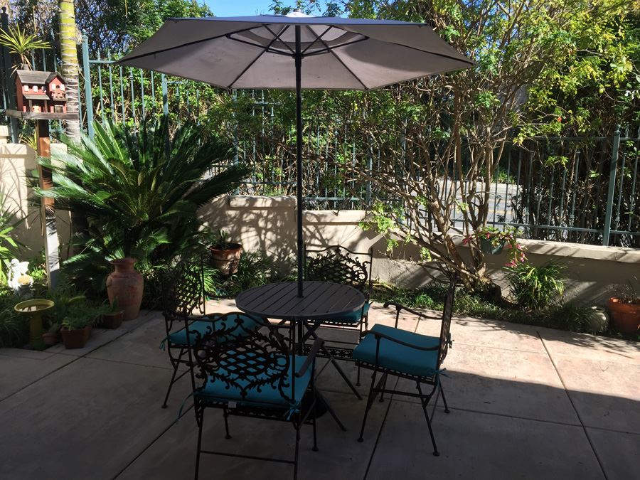 Outdoor Patio Table With Four Chairs And Umbrella