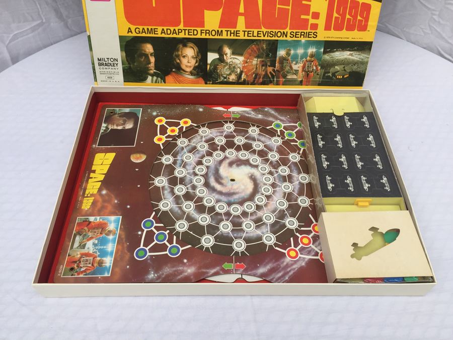 Space: 1999 A Game Adapted From The Television Series MB New In Box Vintage 1976 [Photo 2]