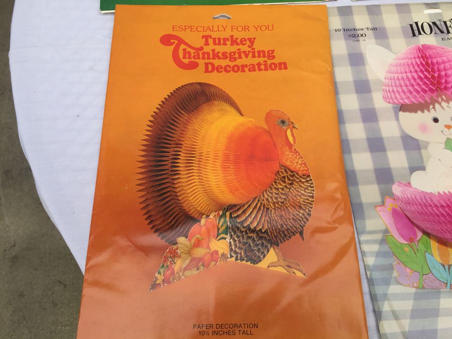 Lot Of Paper Decorations New In Packaging [Photo 2]