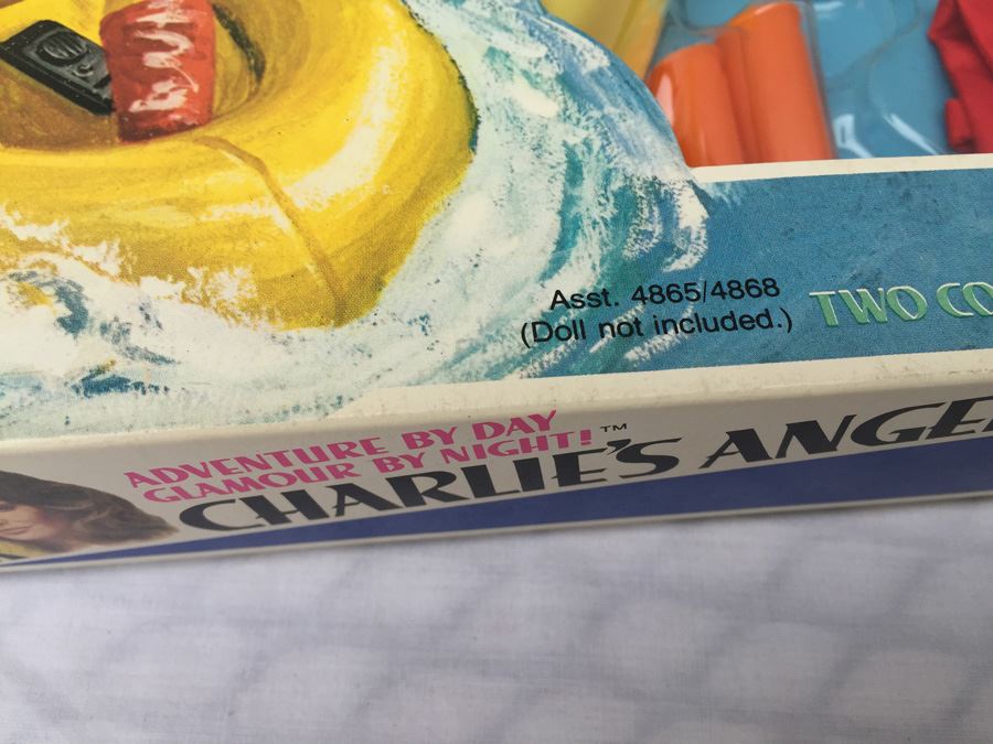 Charlie's Angels Outfits River Race And Slalom Caper Hasbro New In Box Vintage 1977 Estimate $100 [Photo 4]