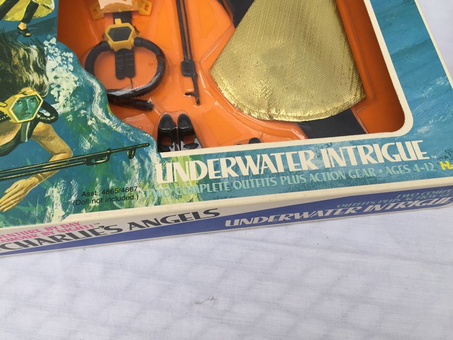 Pair Of Charlie's Angels Underwater Intrigue Outfits New In Box Hasbro Vintage 1977 Estimate $120 [Photo 4]