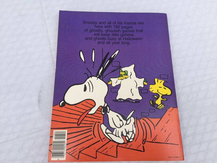 SNOOPY Spooky Activity Book [Photo 3]