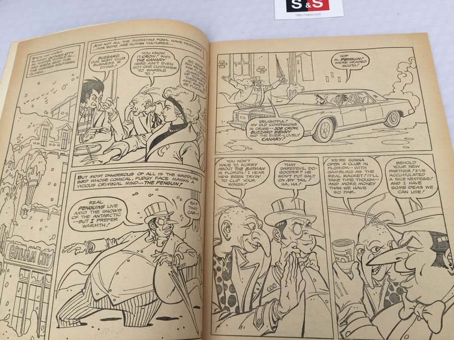 Batman And Robin Battle The Penguin In 'Four Birds Of A Feather' Giant Comics To Color Whitman Bonus Mask Vintage 1976 NM [Photo 3]