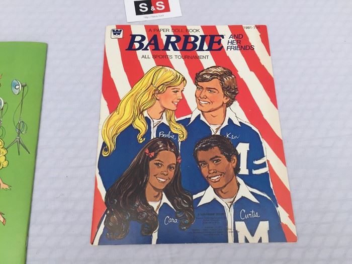 Pair Of Barbie Paper Doll Books New Barbie And PJ And Barbie And Her Friends 1978 & 1975 [Photo 10]