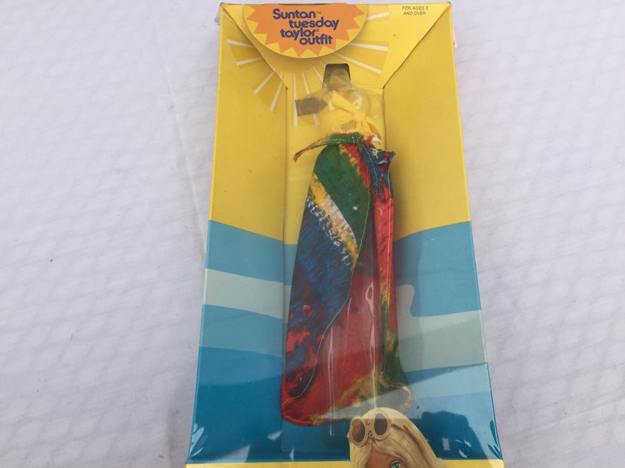 Suntan Tuesday Taylor Outfit New In Box Sealed Ideal Vintage 1977 [Photo 4]