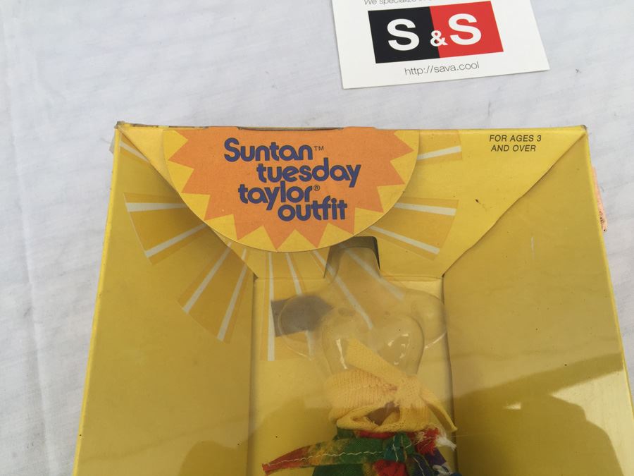Suntan Tuesday Taylor Outfit New In Box Sealed Ideal Vintage 1977 [Photo 3]