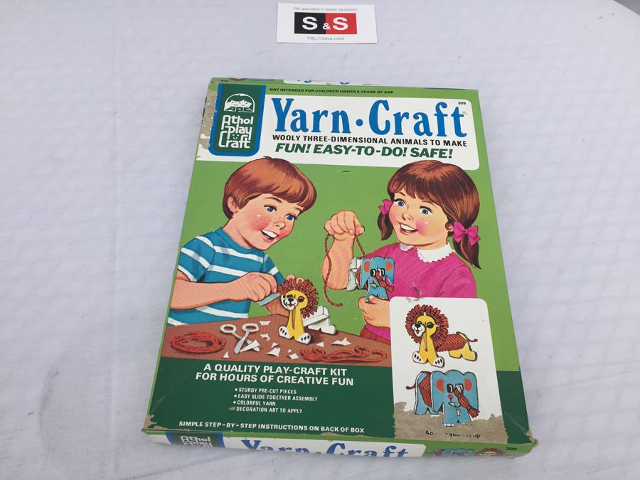 Yarn Craft Kit In Box 1974 [Photo 1]