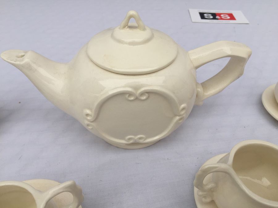 Child's Doll Tea Set [Photo 2]