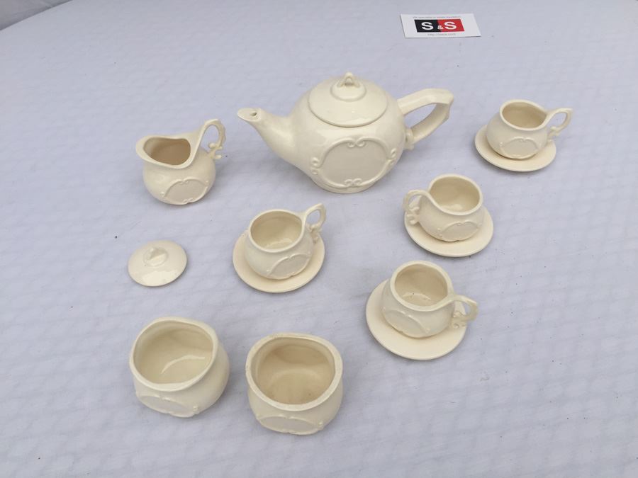 Child's Doll Tea Set [Photo 1]