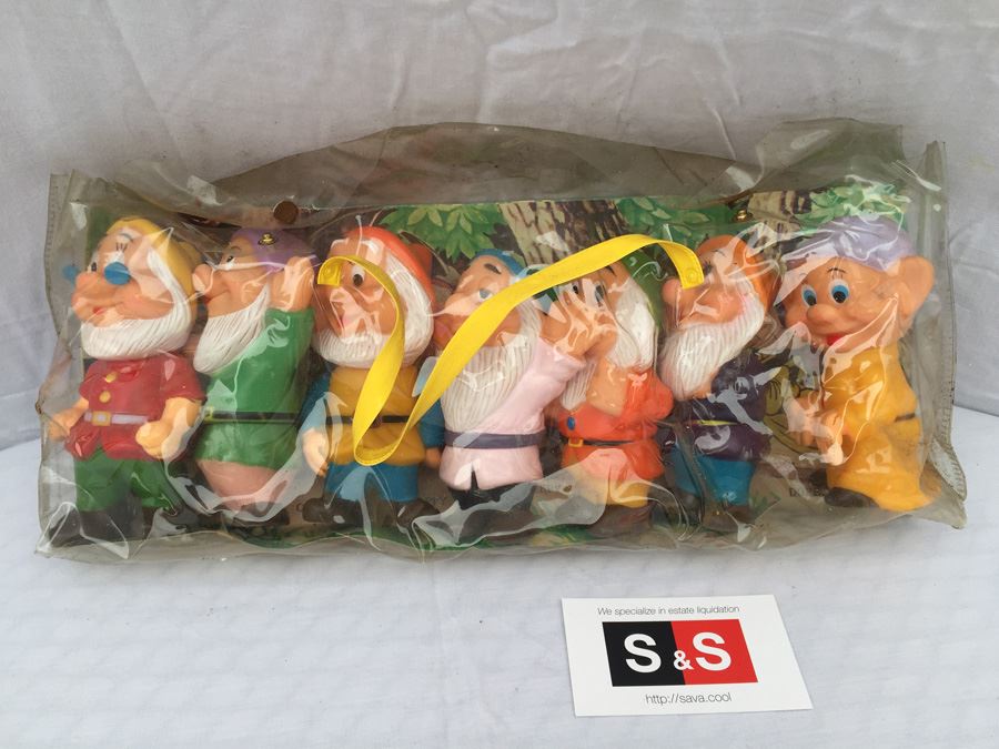 Vintage Disney Snow White And The Seven Dwarves Hong Kong In Original Packaging [Photo 1]