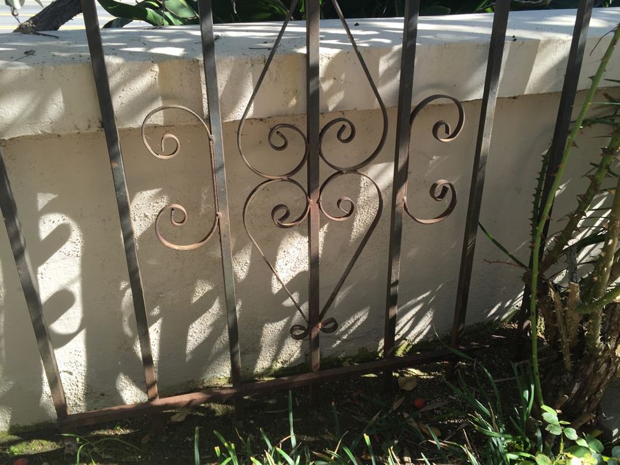Wrought Iron Flower Trellis [Photo 2]